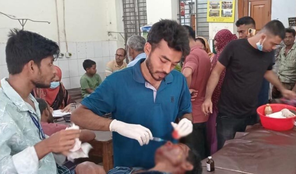 নড়াইলে আধিপত্য বিস্তারকে কেন্দ্র করে দু’গ্রুপের সংঘর্ষ, আহত ২০ 3 নড়াইলে আধিপত্য বিস্তারকে কেন্দ্র করে দুগ্রুপের সংঘর্ষ আহত ২০ 1752940176 নড়াইলে আধিপত্য বিস্তারকে কেন্দ্র করে দু’গ্রুপের সংঘর্ষ, আহত ২০