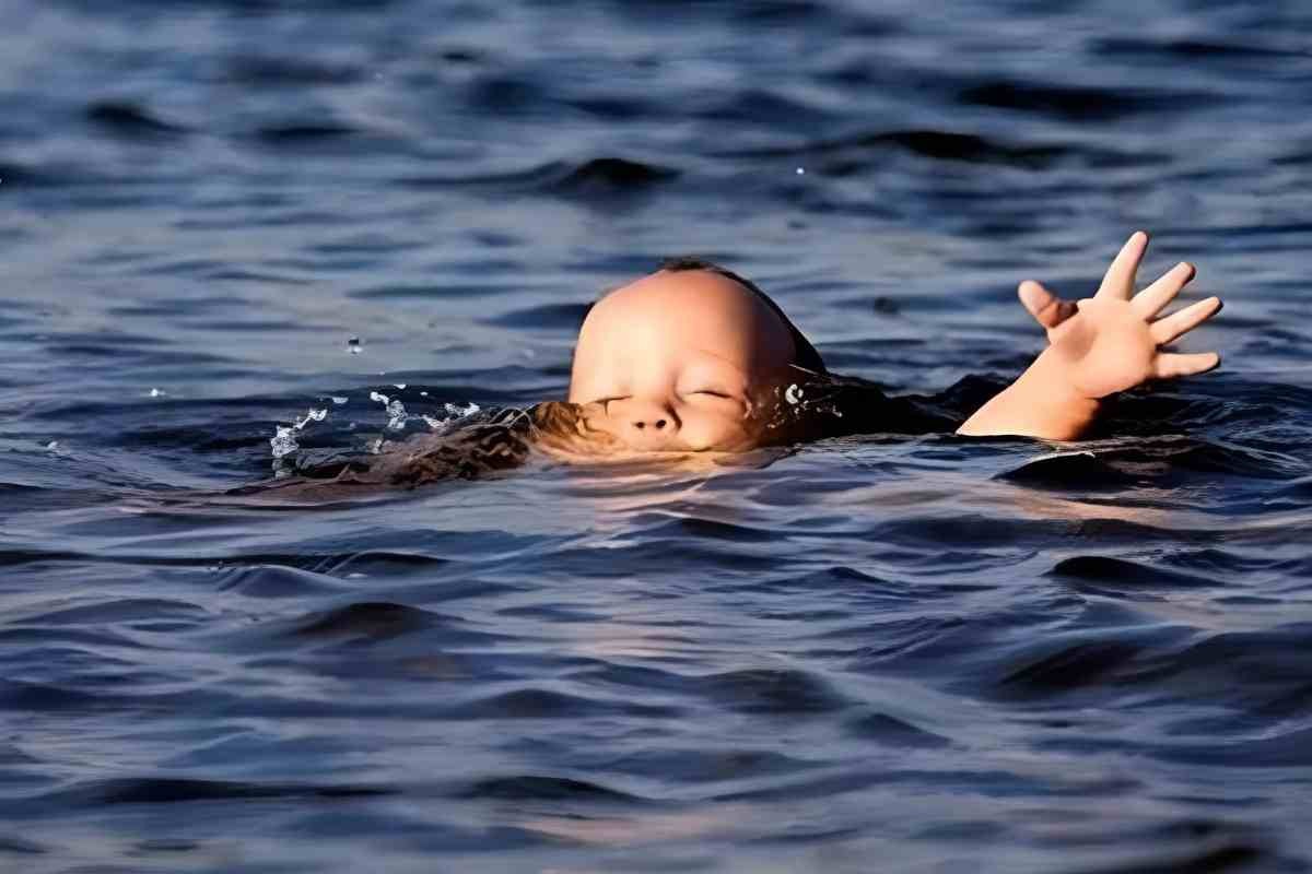 নদীতে পড়ে শিশুর মৃত্যু