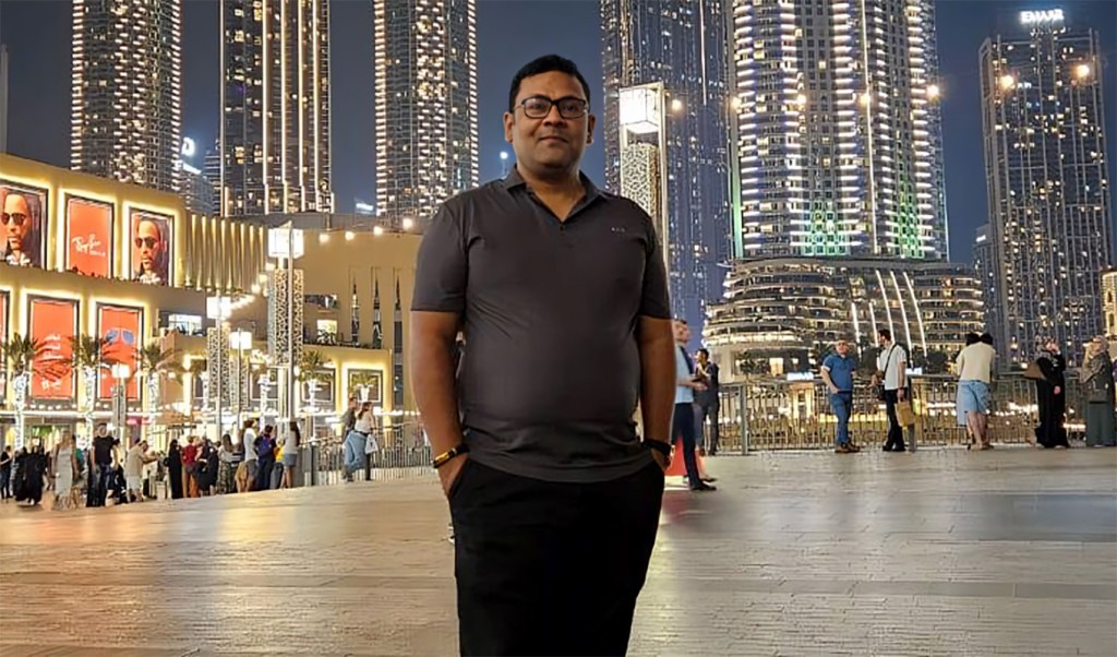 যুবলীগ নেতাকে ধরতে ভবন ঘেরাও, ফোনে জানালেন— "এত কষ্ট করছেন ভাই, আমি তো অনেক দূরে" 10 নিউ 1751515169 যুবলীগ নেতাকে ধরতে ভবন ঘেরাও, ফোনে জানালেন— "এত কষ্ট করছেন ভাই, আমি তো অনেক দূরে"