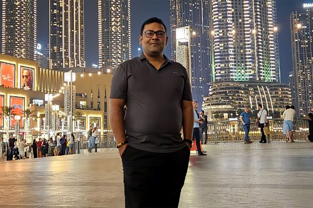 যুবলীগ নেতাকে ধরতে ভবন ঘেরাও, ফোনে জানালেন— “এত কষ্ট করছেন ভাই, আমি তো অনেক দূরে”