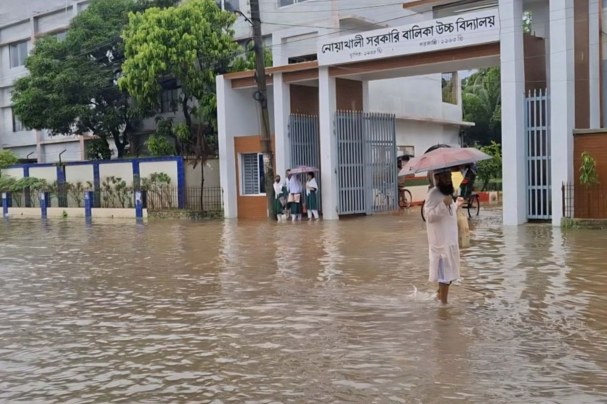 অতিবৃষ্টিতে নোয়াখালীতে ১৮০০ শিক্ষা প্রতিষ্ঠান বন্ধ ঘোষণা