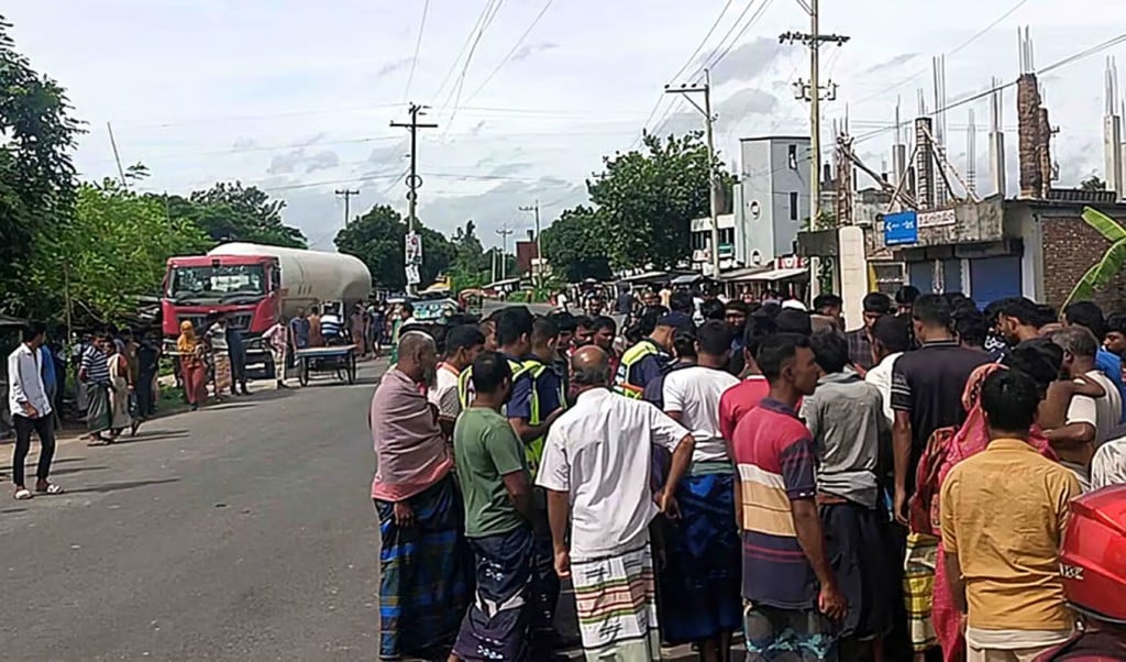 পথে ট্রাকচাপায় নিহত 1753433217 আইসক্রিমটা শেষ করতে পারলোনা রাবেয়া, পথে ট্রাকচাপায় নিহত