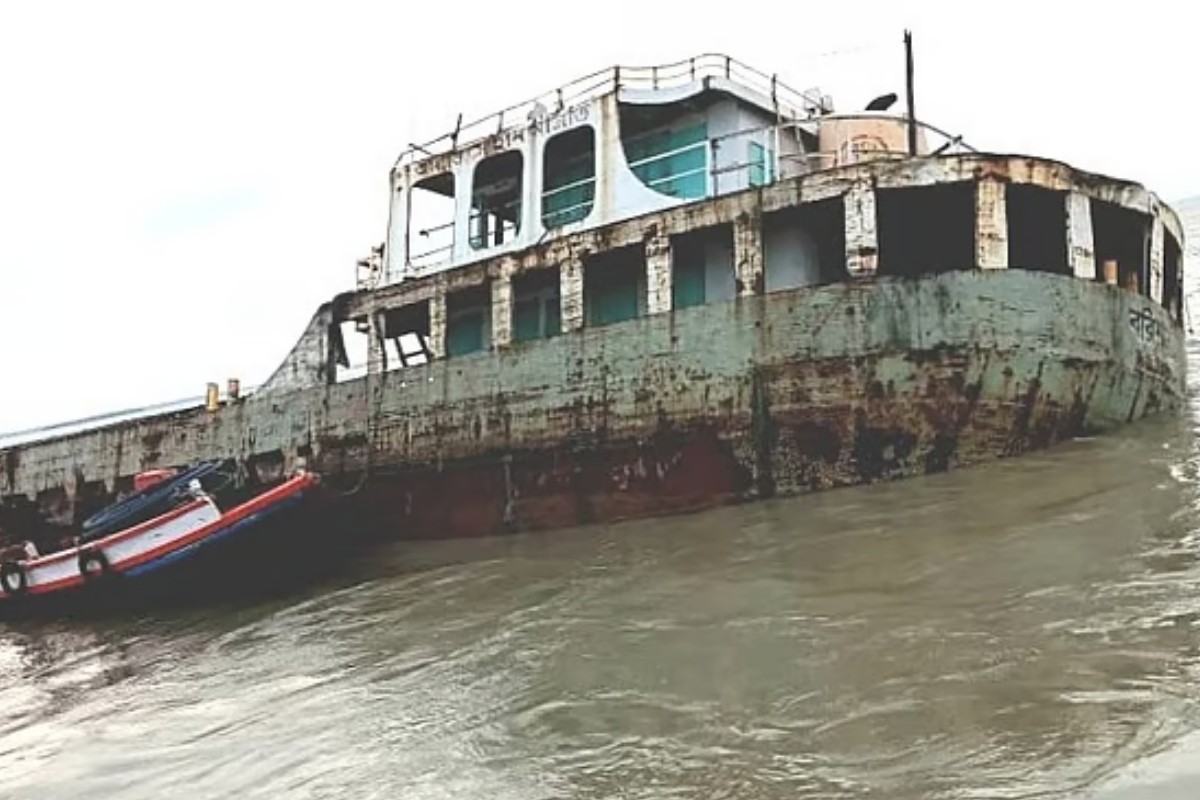 পশ্চিমবঙ্গের মুড়িগঙ্গা নদীতে ডুবল বাংলাদেশি বার্জ