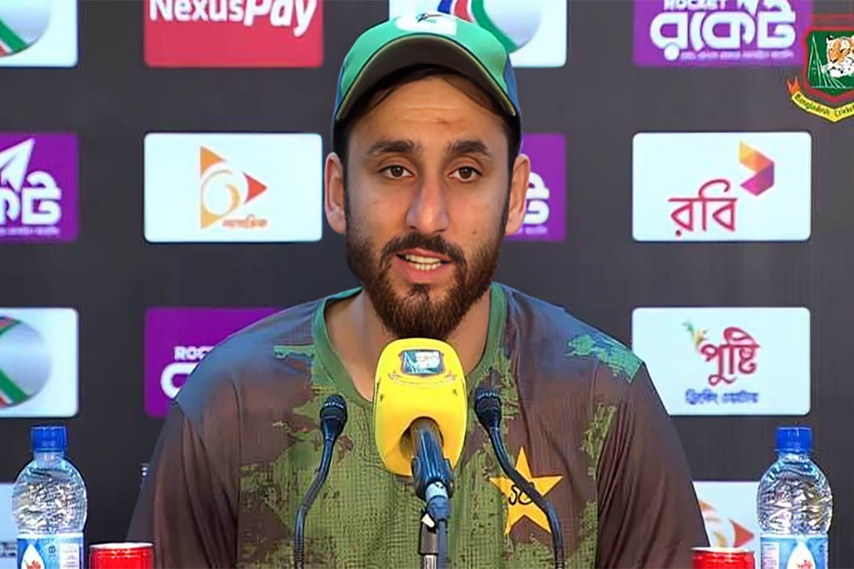 মিরপুর স্টেডিয়াম নিয়ে সমালোচনা করে ফেঁসে গেলেন পাকিস্তান অধিনায়ক