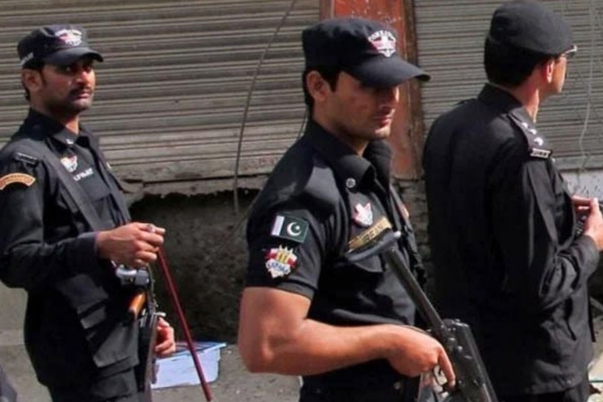 পাকিস্তানে সাত পুলিশ সদস্যকে ‘অপহরণ’
