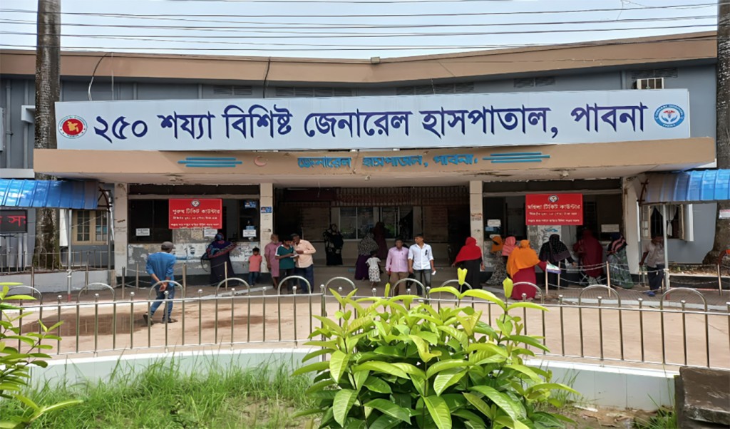 পাবনা সদর হাসপাতাল 1753337384 হাসপাতালে নারী চিকিৎসকের ওপর রোগীর স্বজনদের ২ দফায় হামলা