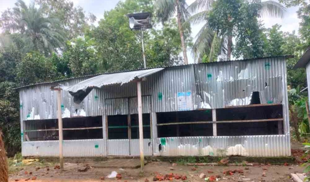 পাবনায় মসজিদ নির্মাণকে কেন্দ্র করে দুই পক্ষের সংঘর্ষে আহত ৩০ 4 পাবনায়