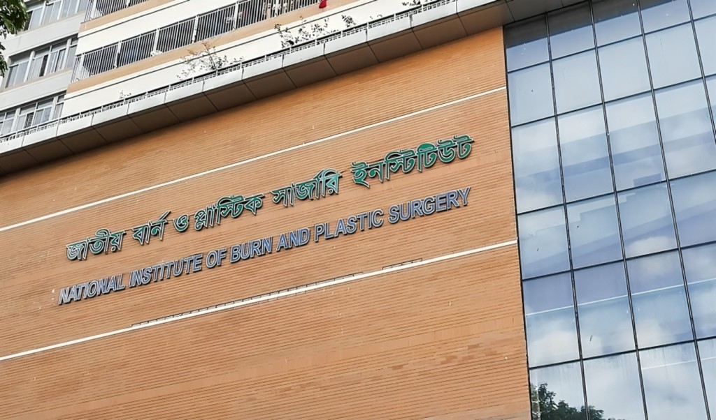 পুরান ঢাকায় সিলিন্ডার বিস্ফোরণে একই পরিবারের দগ্ধ ৫ 1752207010 পুরান ঢাকায় সিলিন্ডার বিস্ফোরণে একই পরিবারের ৫ জন দগ্ধ