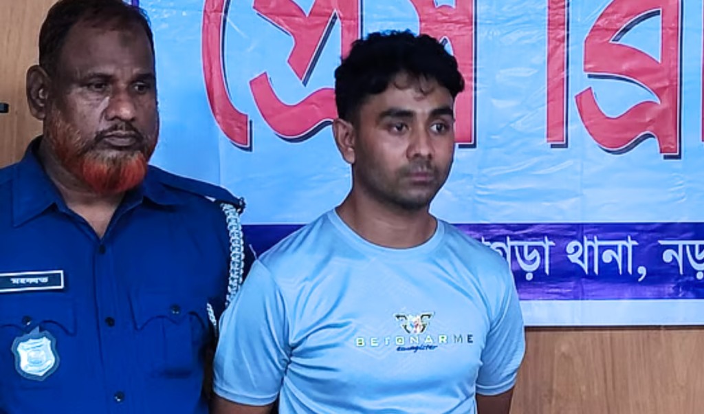 প্রতিবেশী ভাবির তথ্যেই দুই গ্রামে ডাকাতি, ‘গোল্ড তুষার’ এখন পুলিশের হাতে 4 প্রতিবেশী ভাবির তথ্যেই ডাকাতি ‘গোল্ড তুষার এখন পুলিশের হাতে 1751881594 প্রতিবেশী ভাবির তথ্যেই দুই গ্রামে ডাকাতি, ‘গোল্ড তুষার’ এখন পুলিশের হাতে