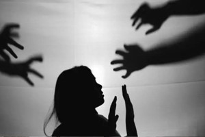 প্রেমিকাকে ডেকে নিয়ে দলবদ্ধ ধর্ষণ, প্রেমিকসহ গ্রেপ্তার ৩