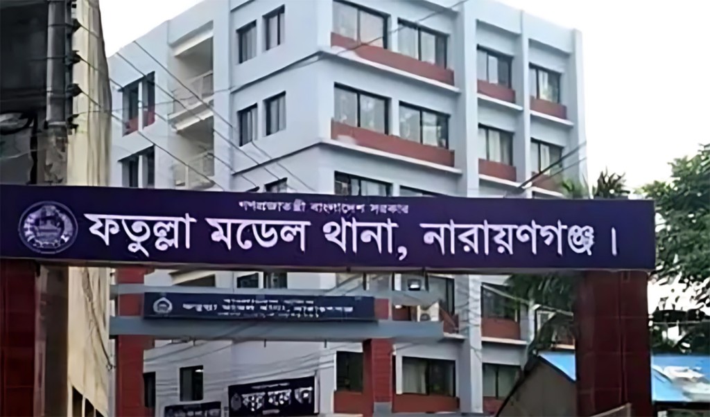 ফতুল্লা থানআ 1751786687 নারায়নগঞ্জে স্টেডিয়ামের সামনে পড়ে ছিলো অজ্ঞাত যুবকের লাশ