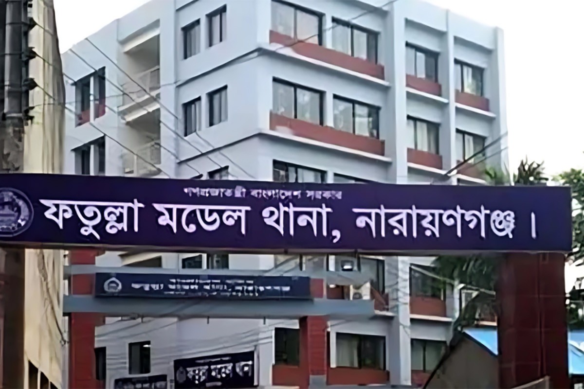 নারায়নগঞ্জে স্টেডিয়ামের সামনে পড়ে ছিলো অজ্ঞাত যুবকের লাশ