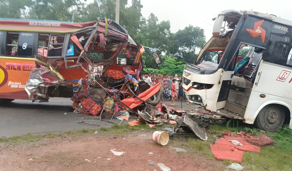 ফরিদপুরে বাস দুর্ঘটনায় নিহত ৩ আহত ১০ 1753335289 ফরিদপুরে বাস দুর্ঘটনায় নিহত ৩, আহত ১০