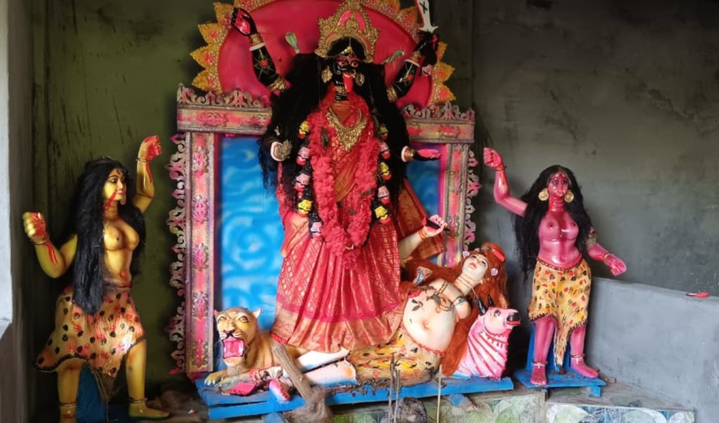 ফরিদপুরে মন্দিরের প্রতিমা ভাঙচুর করল দুর্বৃত্তরা 4 ফরিদপুরে মন্দিরের প্রতিমা ভাঙচুর করল দুর্বৃত্তরা 1753889927 ফরিদপুরে মন্দিরের প্রতিমা ভাঙচুর করল দুর্বৃত্তরা
