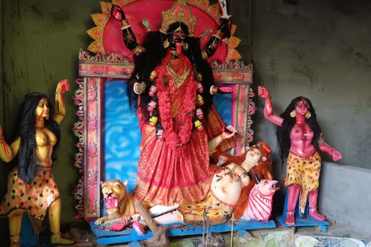ফরিদপুরে মন্দিরের প্রতিমা ভাঙচুর করল দুর্বৃত্তরা