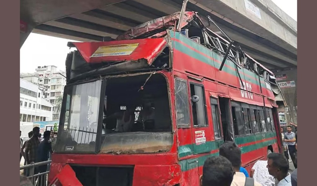 ফার্মগেটে এক্সপ্রেসওয়ের র্যাম্পের নিচে ঢুকে পিলারের সঙ্গে বাসের ধাক্কা, আহত ১ 4 ফার্মগেটে এক্সপ্রেসওয়ের র ্যাম্পের নিচে ঢুকে পিলারের সঙ্গে বাসের ধাক্কা আহত ১ 1753788439 ফার্মগেটে এক্সপ্রেসওয়ের র্যাম্পের নিচে ঢুকে পিলারের সঙ্গে বাসের ধাক্কা, আহত ১