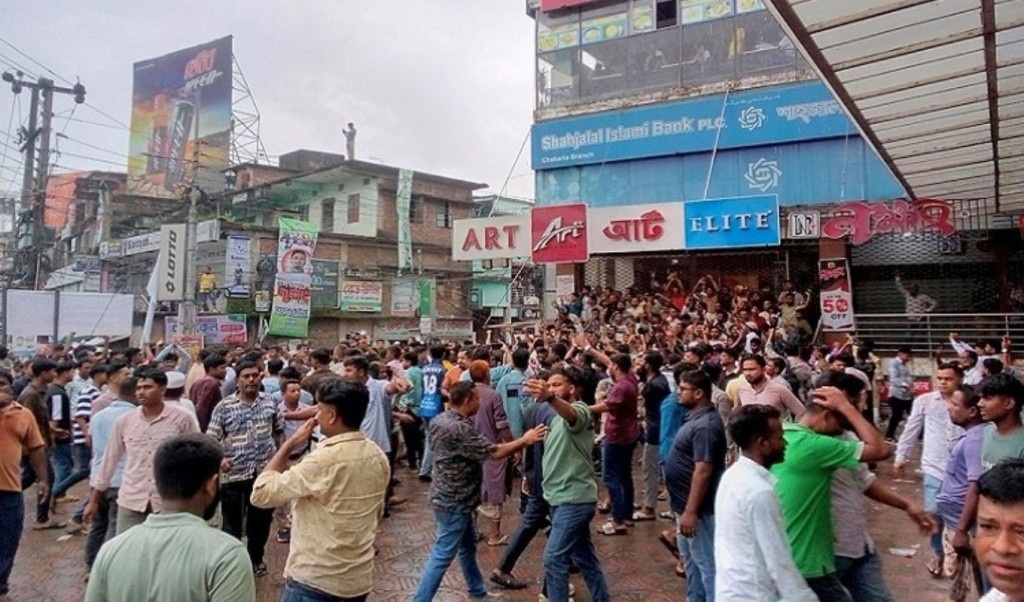 ফের সেনা পাহারায় সমাবেশস্থল ছাড়লেন এনসিপি নেতারা 4 ফের সেনা পাহারায় সমাবেশস্থল ছাড়লেন এনসিপি নেতারা 1752934724 ফের সেনা পাহারায় সমাবেশস্থল ছাড়লেন এনসিপি নেতারা