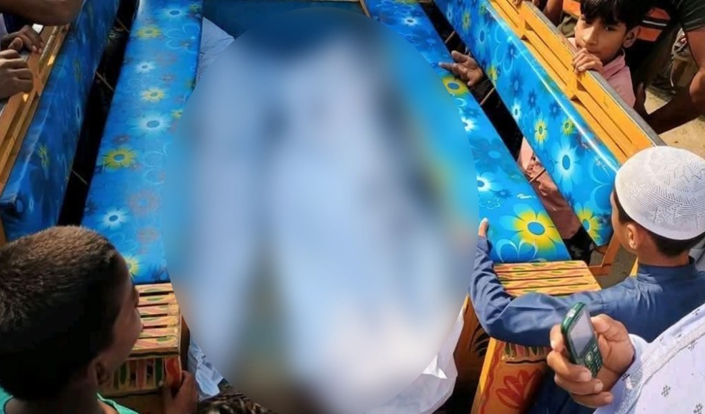 ফ্যানের সঙ্গে ঝুলছিলেন স্বামী 1753250645 ফ্যানের সঙ্গে ঝুলন্ত স্বামী, বিছানায় পড়ে ছিলেন স্ত্রীর মরদেহ