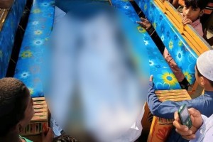 ফ্যানের সঙ্গে ঝুলন্ত স্বামী, বিছানায় পড়ে ছিলেন স্ত্রীর মরদেহ