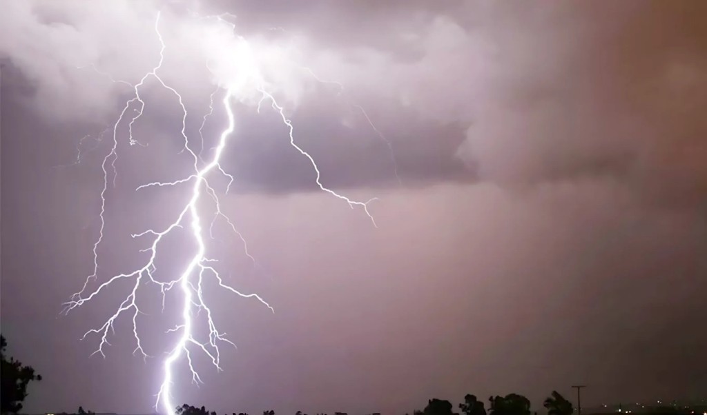 বজ্রপাতে প্রাণ গেলো প্রিন্স বাবুর 1752678701 বজ্রপাতে প্রাণ গেলো প্রিন্স বাবুর