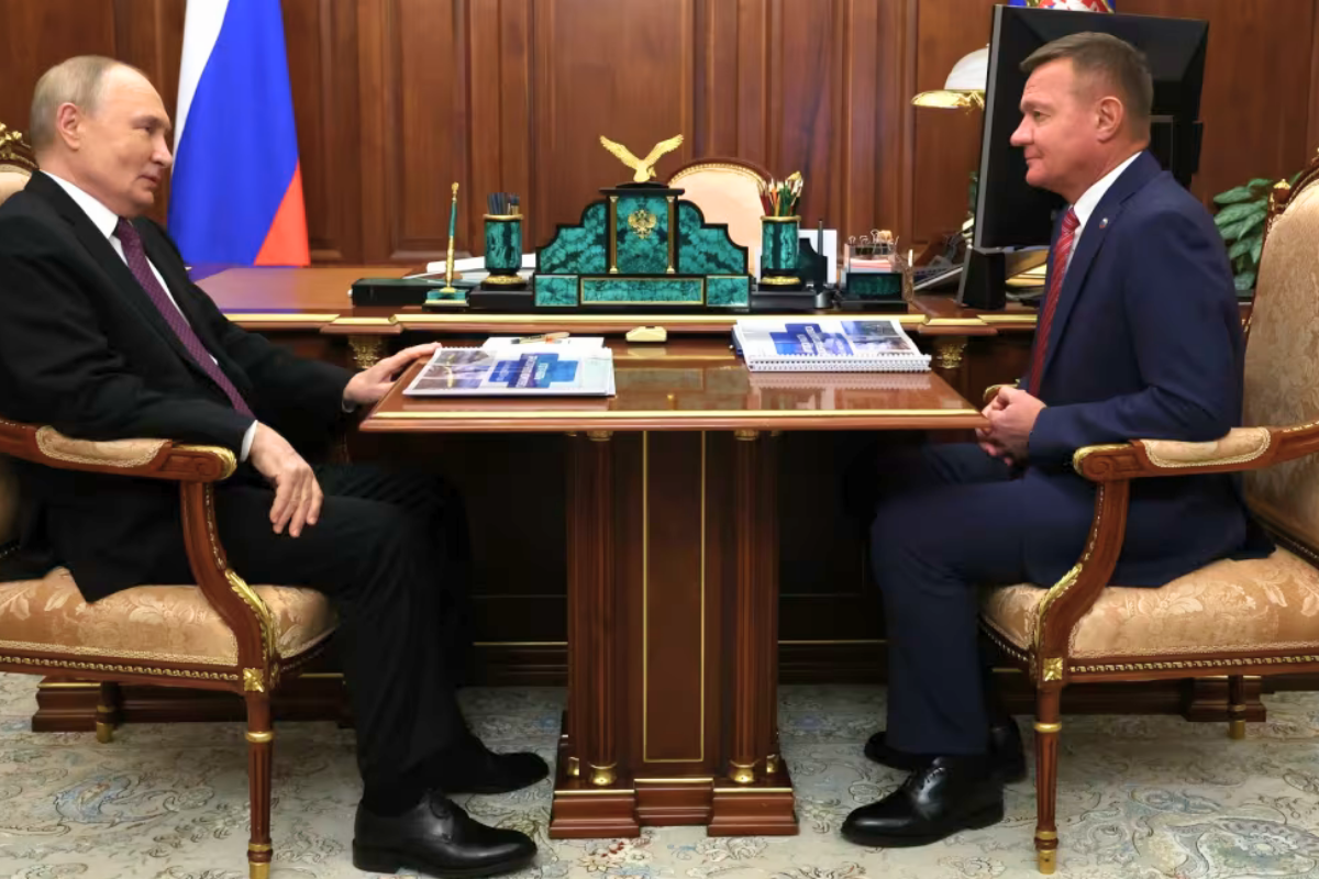 বরখাস্তের কয়েক ঘণ্টার মধ্যেই ‘আত্মহত্যা’ করলেন রুশ মন্ত্রী