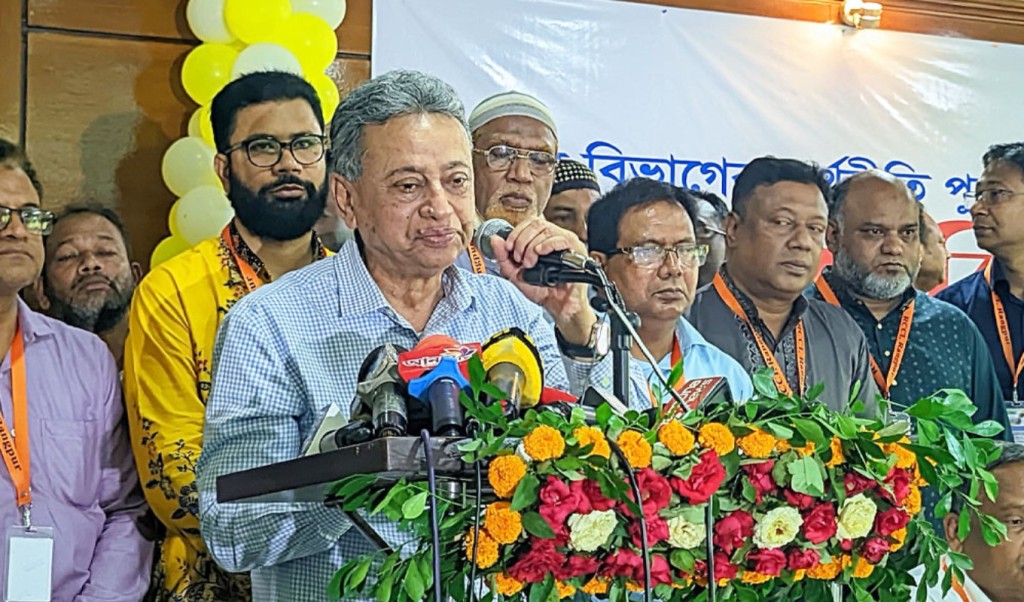 বর্তমান শাসকগোষ্ঠী জনগণ ও ব্যবসায়ীদের জন্য নয়: আমীর খসরু 4 আমীর খসরু