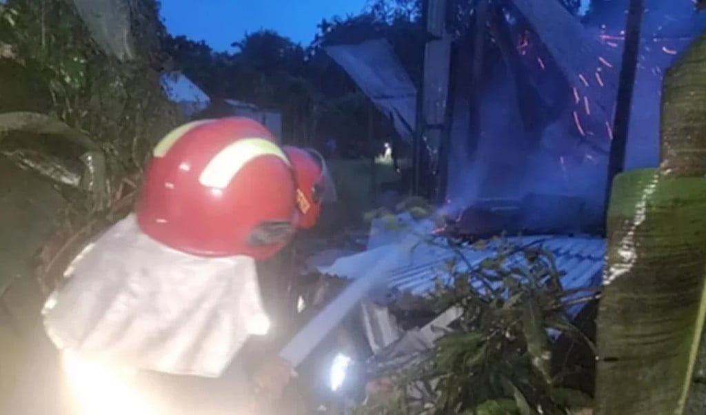 বসত ঘরে আগুন 1751356154 ইয়াবার টাকা চেয়েছিলেন স্ত্রীর কাছে, না পেয়ে বসত ঘরে আগুন