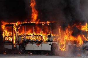 রাজধানীর আজিমপুরে ভিআইপি পরিবহনের বাসে দুর্বৃত্তদের অগ্নিসংযোগ