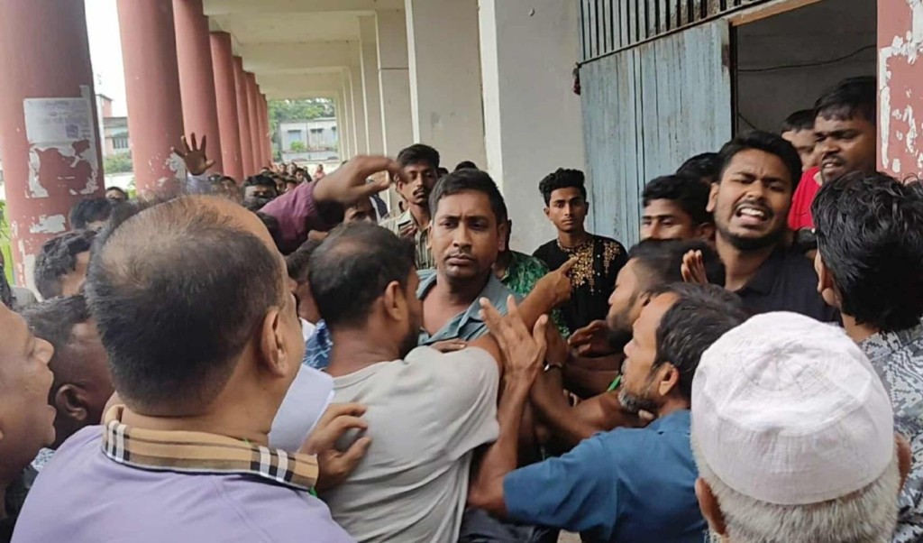 বিএনপির কাউন্সিলকে কেন্দ্র করে সংঘর্ষ, আহত ৬ 3 বিএনপির কাউন্সিলকে কেন্দ্র করে সংঘর্ষ আহত ৬ 1753539023 বিএনপির কাউন্সিলকে কেন্দ্র করে সংঘর্ষ, আহত ৬