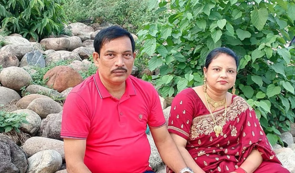 বিয়ের ৩০ বছর পর একসঙ্গে এসএসসি পাস করলেন সাংবাদিক দম্পতি 1752162452 বিয়ের ৩০ বছর পর একসঙ্গে এসএসসি পাস করলেন সাংবাদিক দম্পতি, জিপিএ-ও একই!