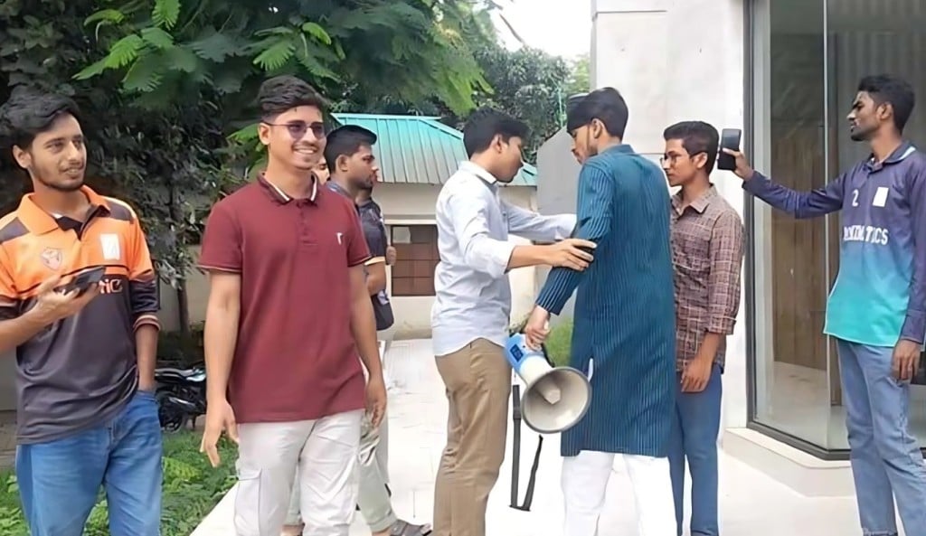 বেরোবিতে সাবেক সমন্বয়কের বিরুদ্ধে সাংবাদিককে হেনস্তা ও ফোন কেড়ে নেয়ার অভিযোগ 1753863225 বেরোবিতে সাবেক সমন্বয়কের বিরুদ্ধে সাংবাদিককে হেনস্তা ও ফোন কেড়ে নেয়ার অভিযোগ