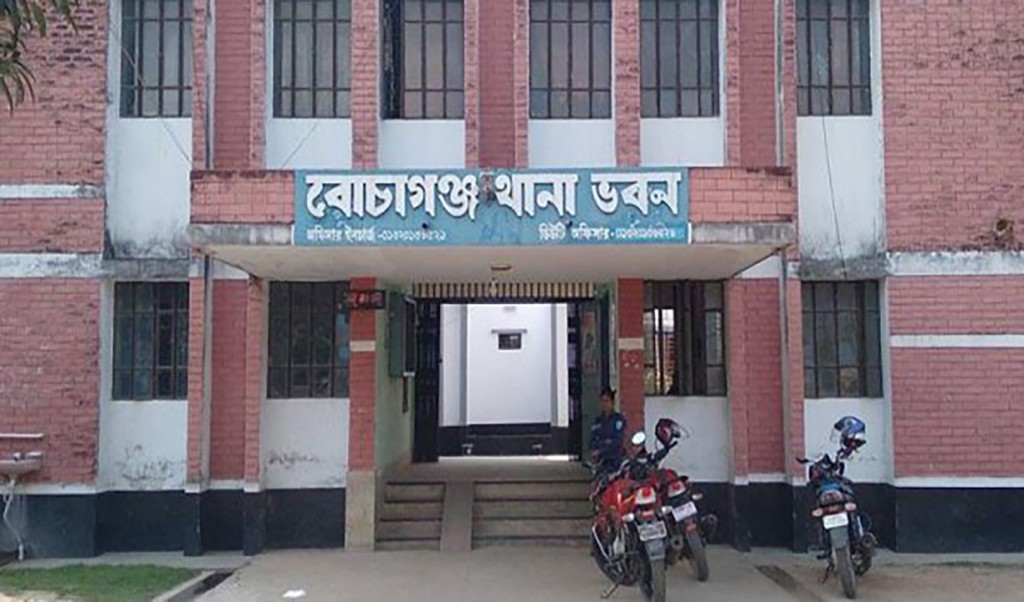 বোচাগঞ্জ থানা 1751791435 ধর্ষণের শিকার তরুণীর বিষপানে মৃত্যু: প্রতিবেশী দাদার বিরুদ্ধে মামলা