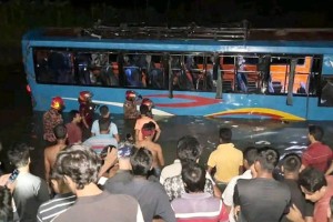 বৌভাত থেকে ফেরার পথে পুকুরে বাস, নিহত ৩