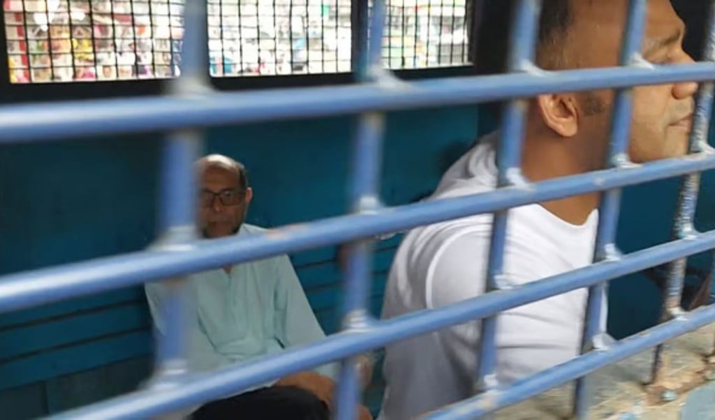 ব্যারি সুমন প্রিজন ভ্যানে 1753170392 ‘প্রতিশোধের আগুনে খালি আমরা না, পুরো দেশটাই পুড়ছে’
