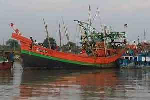 বাংলাদেশের জলসীমায় অনুপ্রবেশে ৩৪ ভারতীয় জেলে আটক