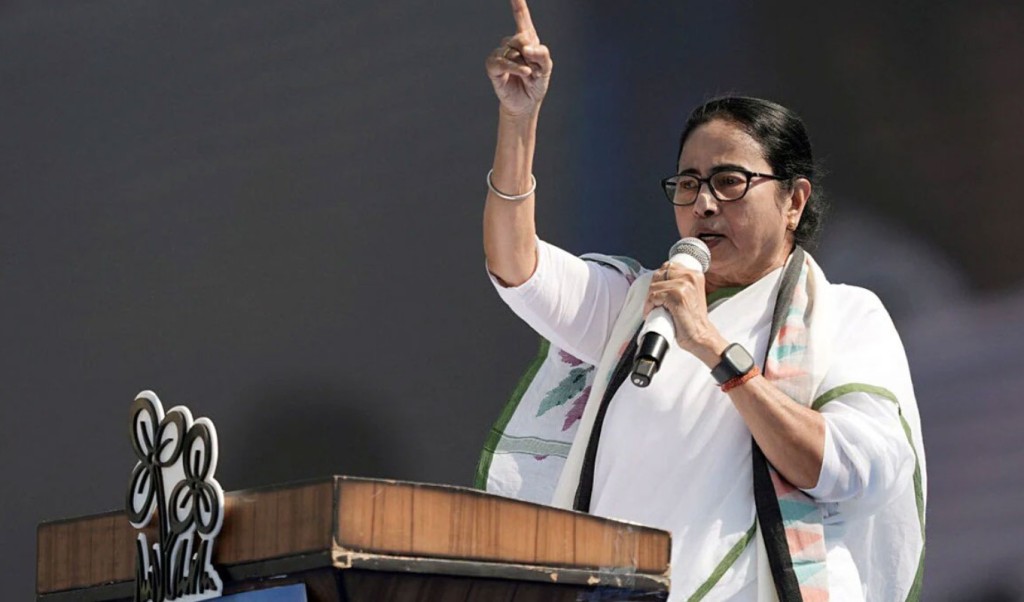 ভারতীয় বাংলাভাষীদের বাংলাদেশি অনুপ্রবেশকারী বলা বন্ধ করুন: মমতা 3 ভারতীয় বাংলাভাষীদের বাংলাদেশি অনুপ্রবেশকারী বলা বন্ধ করুন মমতা 1752239080 ভারতীয় বাংলাভাষীদের বাংলাদেশি অনুপ্রবেশকারী বলা বন্ধ করুন: মমতা