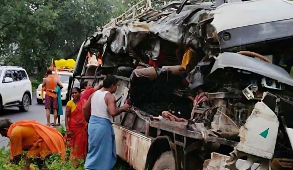 ভারতে বাস ট্রাকের সংঘর্ষে প্রাণ গেলো ১৮ তীর্থযাত্রীর 1753777616 ভারতে বাস-ট্রাক সংঘর্ষে প্রাণ গেলো ১৮ তীর্থযাত্রীর