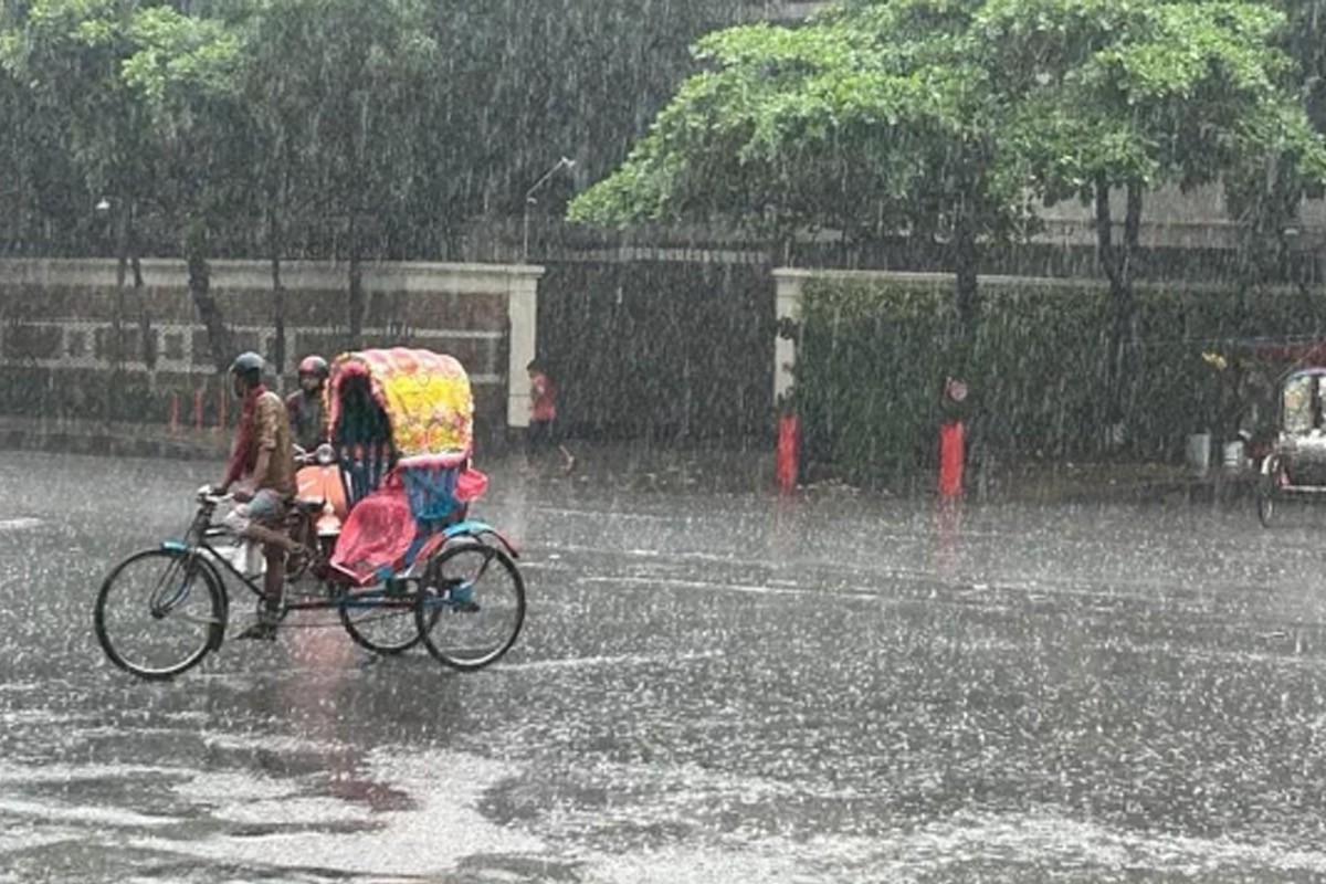 দেশের ৬ বিভাগে তীব্র বজ্রপাত ও ভারি বৃষ্টির আশঙ্কা