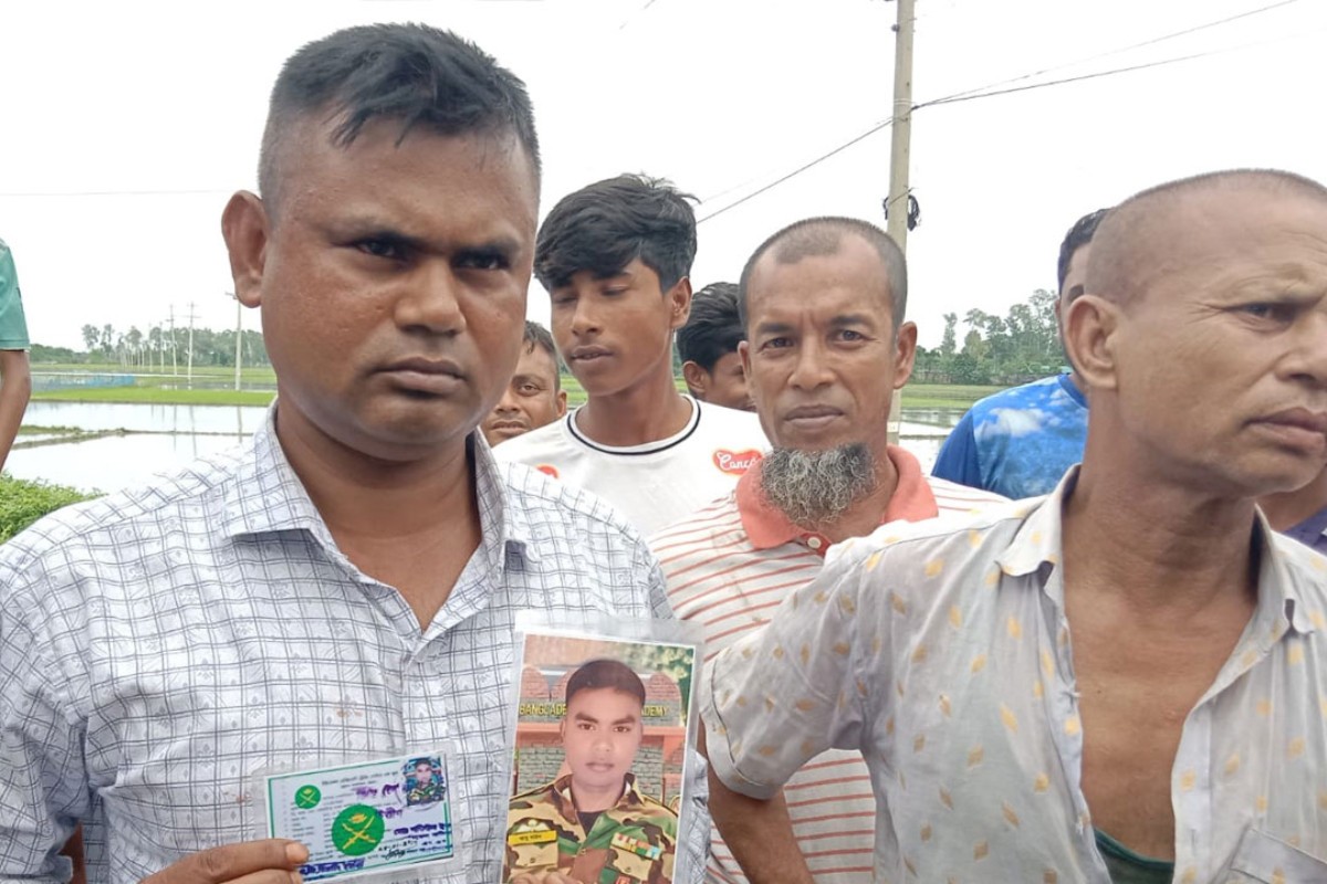 ভুয়া সেনাসদস্য