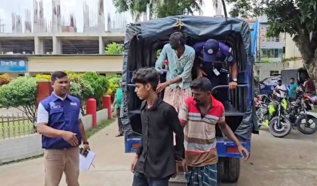 ভুল ট্রেনে উঠে দলবদ্ধ ধর্ষণের শিকার নারী, গ্রেপ্তার ৩ 3 ভুল ট্রেনে উঠে দলবদ্ধ ধর্ষণের শিকার নারী গ্রেপ্তার ৩ 1753534965 ভুল ট্রেনে উঠে দলবদ্ধ ধর্ষণের শিকার নারী, গ্রেপ্তার ৩