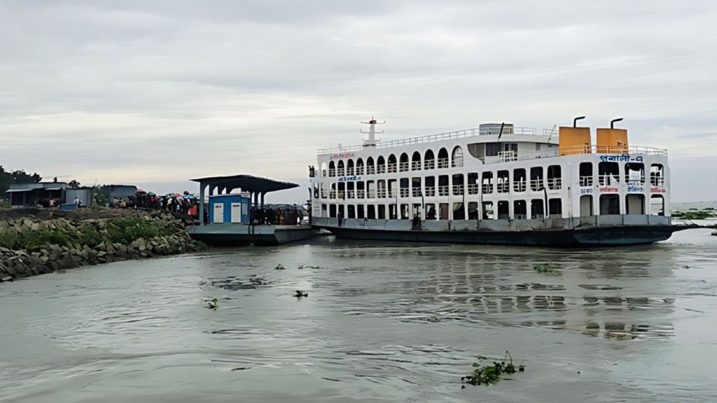 ভোলার ১০ নৌপথে বন্ধ লঞ্চ চলাচল 1753523385 ভোলার ১০ নৌপথে বন্ধ লঞ্চ চলাচল