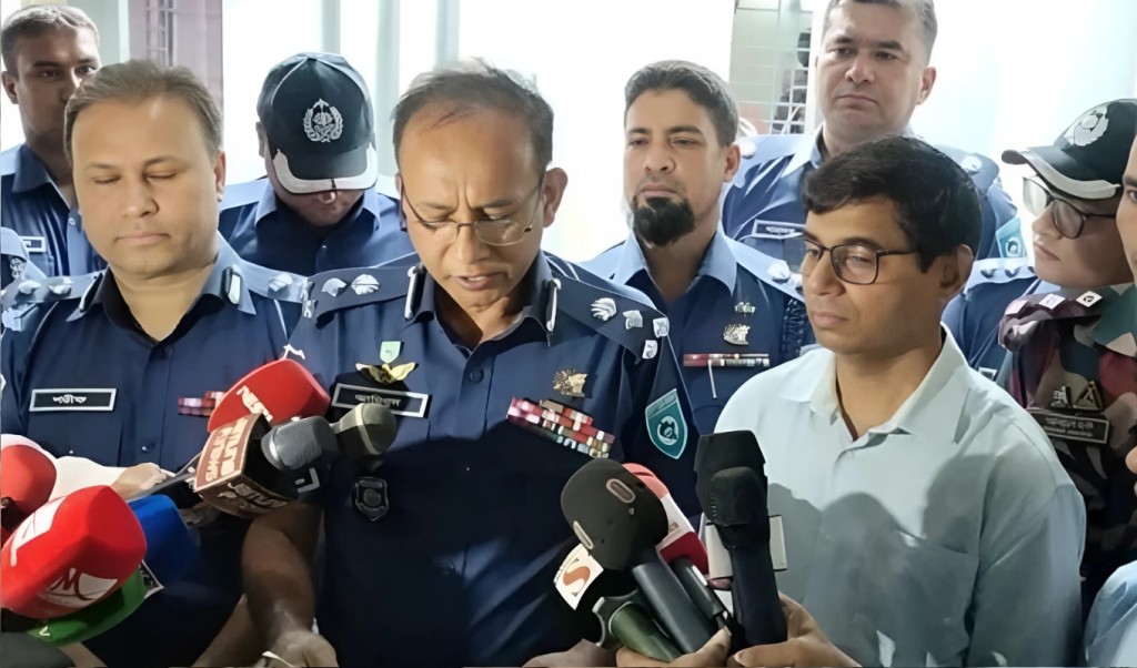 থানায় হামলা-ভাঙচুর চালিয়ে আসামি ছিনতাই, পুলিশসহ আহত ২০ 8 ভ্রাম্যমাণ আদালতে দণ্ডের পর থানায় হামলা ভাঙচুরআসামি ছিনতাই পুলিশসহ আহত ২০ 1751557672 থানায় হামলা-ভাঙচুর চালিয়ে আসামি ছিনতাই, পুলিশসহ আহত ২০