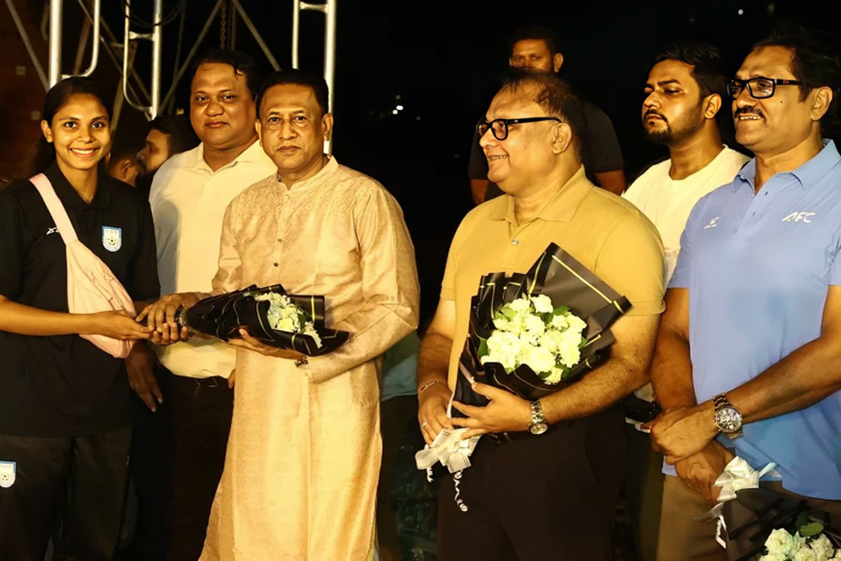 মধ্যরাতে শুধু ফুলের তোড়া দিতে খরচ হলো ২০ লাখ টাকা