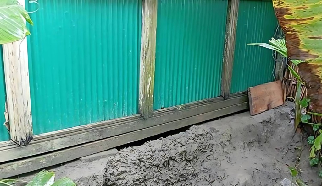 মধ্যরাতে সিঁধ কেটে ঘরে ঢুকে গৃহবধূকে দলবদ্ধ ধর্ষণ 3 মধ্যরাতে সিঁধ কেটে ঘরে ঢুকে গৃহবধূকে দলবদ্ধ ধর্ষণ 2 1752122697 মধ্যরাতে সিঁধ কেটে ঘরে ঢুকে গৃহবধূকে দলবদ্ধ ধর্ষণ