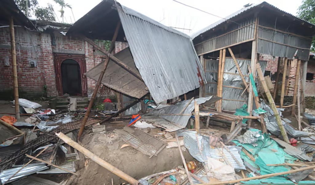 মহানবী (সা.)-কে কটূক্তির অভিযোগে কিশোর গ্রেপ্তার, সনাতনীদের ১৫টি বসতঘর ভাঙচুর 4 মহানবী সা. কে কটূক্তির অভিযোগে কিশোর গ্রেপ্তার সনাতনীদের ১৪টি বসতঘর ভাঙচুর 1753628722 মহানবী (সা.)-কে কটূক্তির অভিযোগে কিশোর গ্রেপ্তার, সনাতনীদের ১৫টি বসতঘর ভাঙচুর