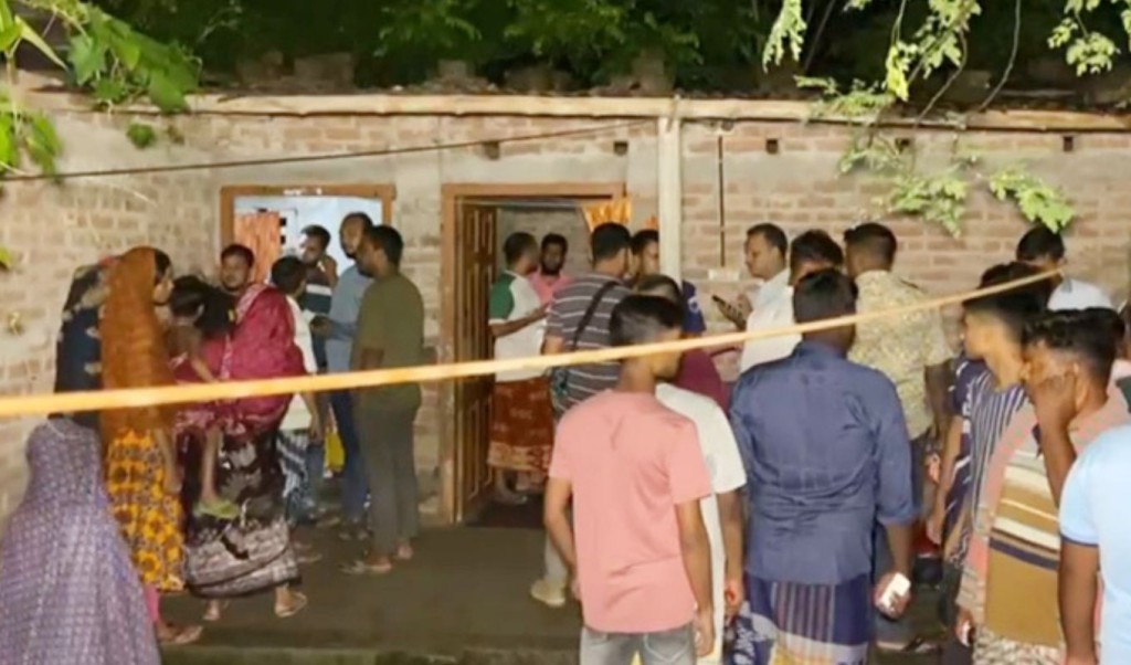 মাকে মারধর করায় গণপিটুনিতে যুবকের মৃত্যু 1 মাকে মেরে গণপিটুনিতে মৃত্যু 1752122532 মাকে মারধর করায় গণপিটুনিতে যুবকের মৃত্যু