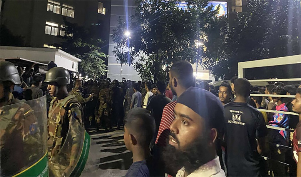 মাছকে কেন্দ্র করে 1752460662 আগারগাঁওয়ে শেকৃবি শিক্ষার্থী ব্যবসায়ীদের মধ্যে সংঘর্ষ , আহত ১