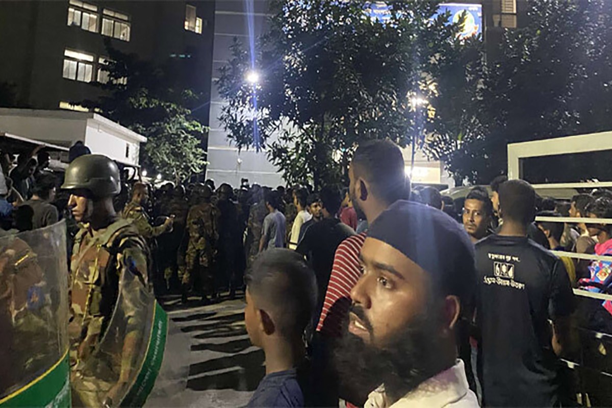 আগারগাঁওয়ে শেকৃবি শিক্ষার্থী ব্যবসায়ীদের মধ্যে সংঘর্ষ , আহত ১