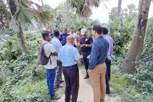 মাছকে মরা মুরগি-পঁচা ডিম খাওয়ানোর অভিযোগে পুকুর মালিকের দণ্ড