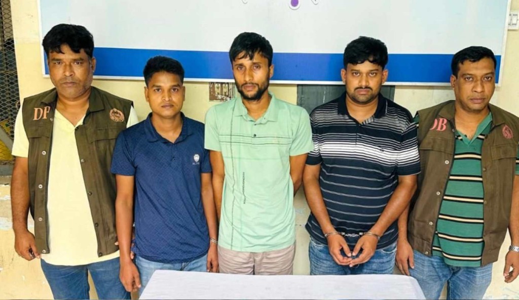 বগুড়ায় যুবদল নেতাসহ ৩ মাদক কারবারি গ্রেপ্তার 3 মাদক নিয়ে যুবদল নেতাসহ গ্রেপ্তার ৩ 1751977848 বগুড়ায় যুবদল নেতাসহ ৩ মাদক কারবারি গ্রেপ্তার